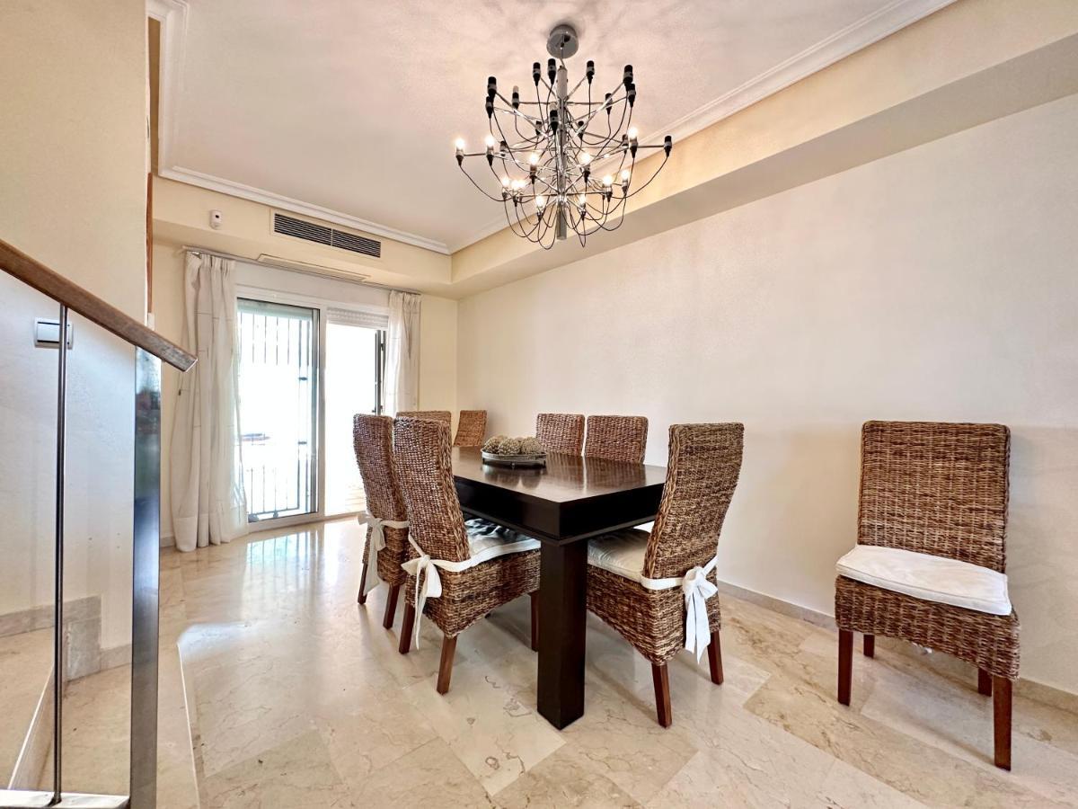 El Arenal Townhouse By The Beach With Swimming Pool - Eaw Homes マルベーリャ エクステリア 写真