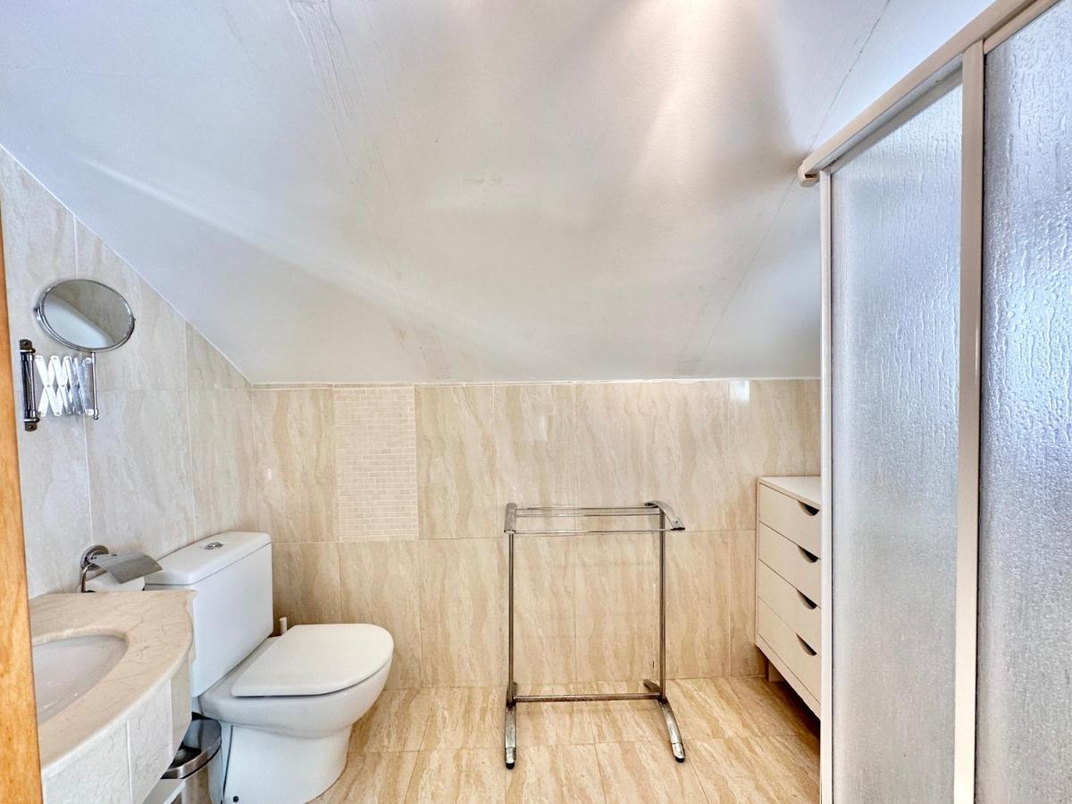 El Arenal Townhouse By The Beach With Swimming Pool - Eaw Homes マルベーリャ エクステリア 写真