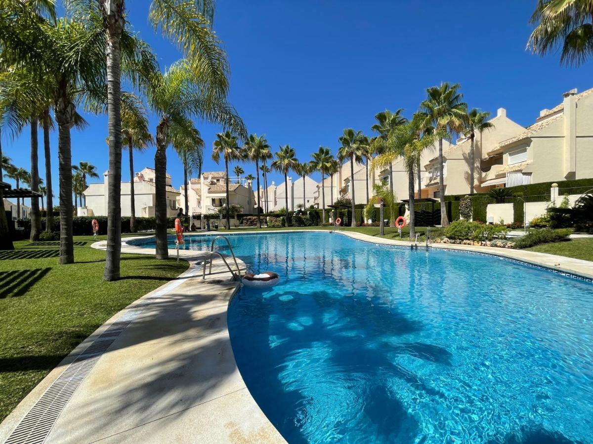 El Arenal Townhouse By The Beach With Swimming Pool - Eaw Homes マルベーリャ エクステリア 写真