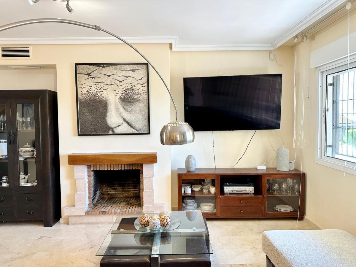 El Arenal Townhouse By The Beach With Swimming Pool - Eaw Homes マルベーリャ エクステリア 写真