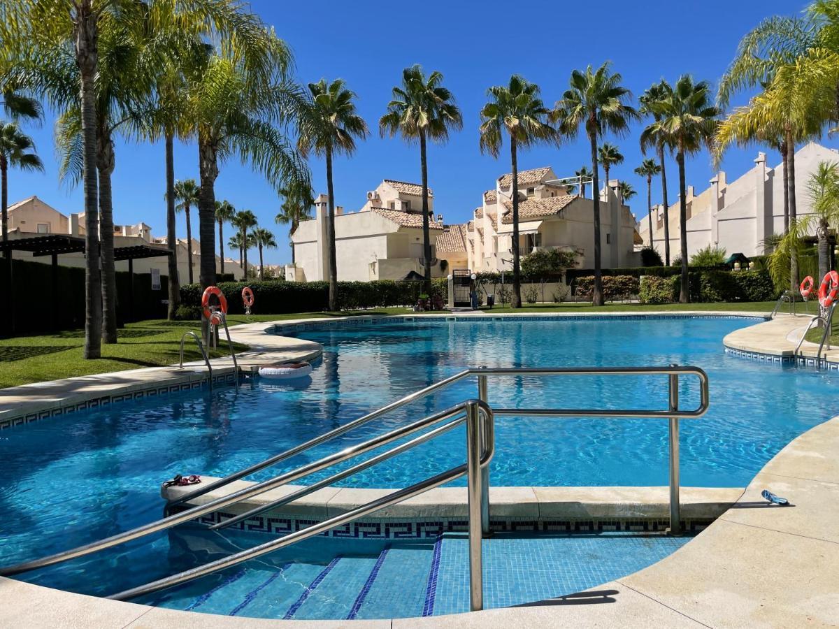 El Arenal Townhouse By The Beach With Swimming Pool - Eaw Homes マルベーリャ エクステリア 写真