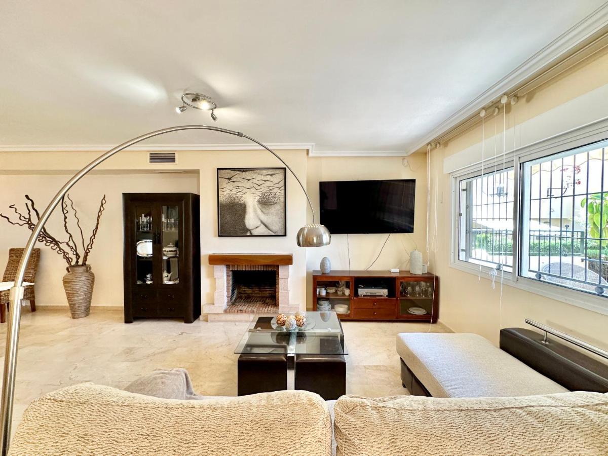 El Arenal Townhouse By The Beach With Swimming Pool - Eaw Homes マルベーリャ エクステリア 写真