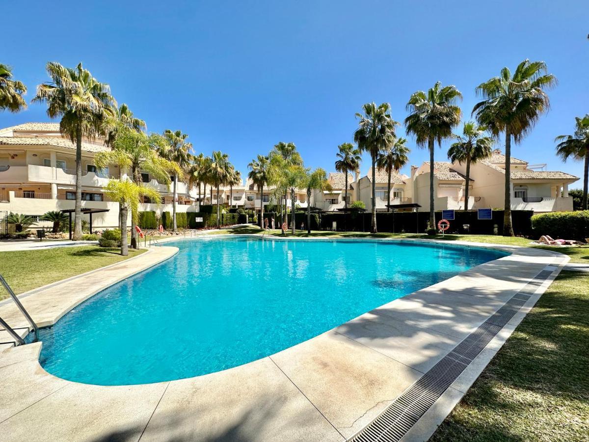 El Arenal Townhouse By The Beach With Swimming Pool - Eaw Homes マルベーリャ エクステリア 写真